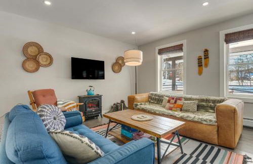 Bradford Group Getaway! Cabin with Deck and Fire Pit - Foto 1