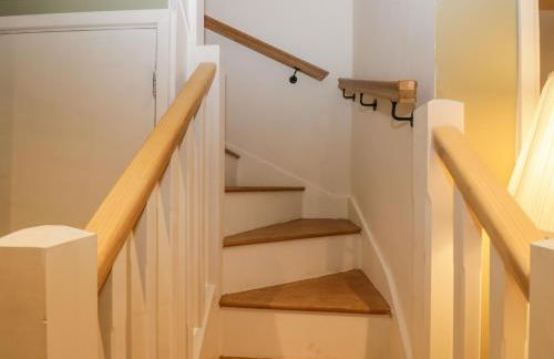 Little Foxes - Photo 16