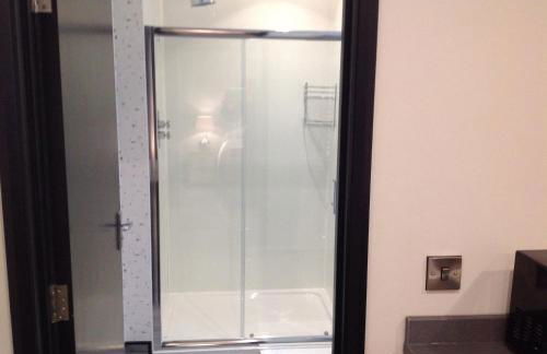 Rooms @ Number Six - Photo 40