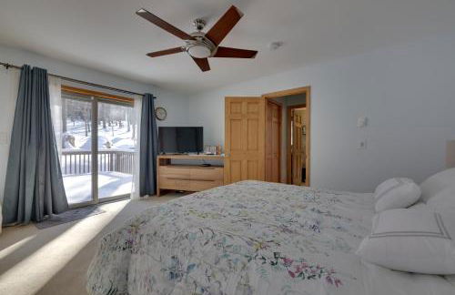 Large Deck and Resort Amenities Lake Ariel Retreat - Foto 15