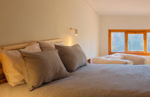 VYTINA LOFTS - Cozy 2-Level Loft Apartments with Fireplace & Mountain Views - Photo 12