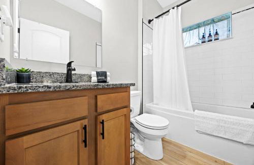 3BR 2BA Home with King Queen & Twin Beds - Foto 57