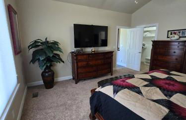 Spacious Eden Getaway w Hot Tub - Foto 30