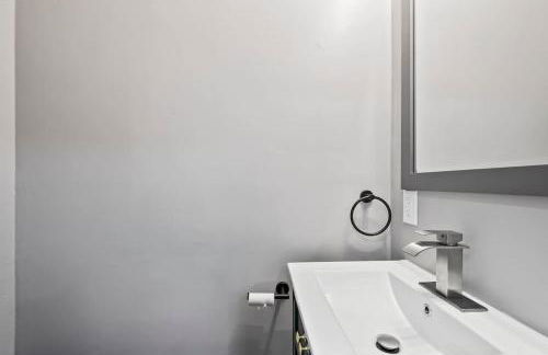 Two Dulles homes 1 price sleeps 16 w-EV parking - Foto 73