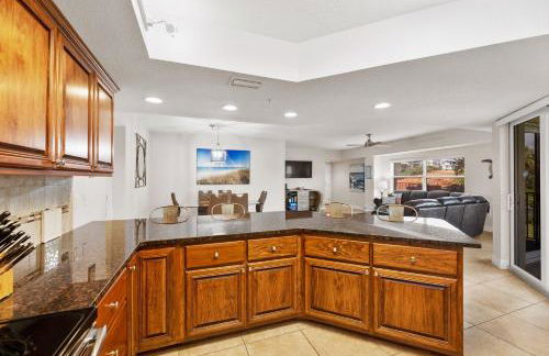 Ocean View Next to Pool and Amenities Corner Unit 3 Balconies OW20-201 - Foto 20