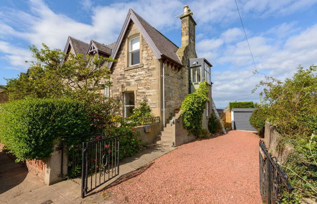 Forthview - Traditional 2 Bedroom Apartment - Photo 1