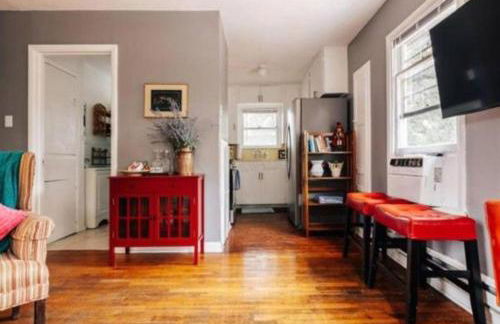 Cozy stay at Twin Treehouse in UT, Moody with Free parking - Photo 13