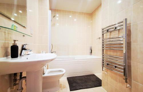 Lovely Holiday Home in Birmingham City Center 3 Bedrooms House By HF Group - Foto 12