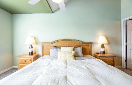 Amazing Lake Views with Pool, Loft, & Balcony - Foto 19