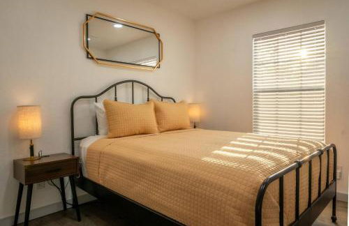 Winston's Hideaway. A few blocks walk to downtown. - Foto 11