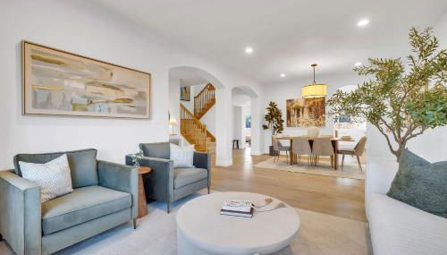 Luxury Retreat with Private Yard close to Beaches and FIFA Sleeps 10 - Foto 2