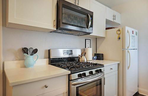 Steps to Beach & Downtown! Spacious Beach Bungalow #2 - Foto 9