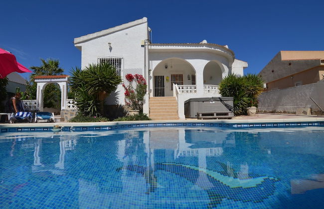 Modern Villa in Rojales with Hot Tub & Private Pool - Foto 1