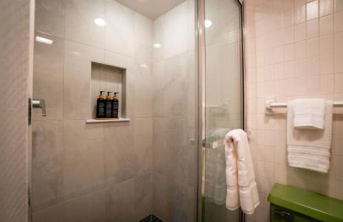 Retro Retreat with Hot Tub, Sauna & Arcade - Foto 32