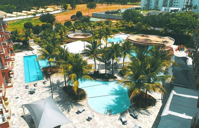 Frente ao Parque da Lagoa Quente, Apto particular com varanda e vista piscinas, com tela de proteção - Foto 24