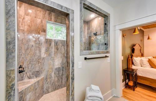 Luxurious Clarkesville Cabin with Decks and Fire Pit - Foto 16