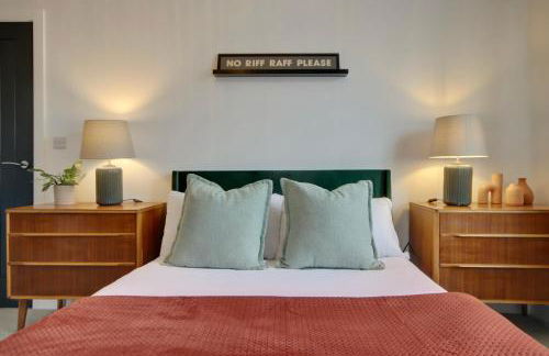 Clover lodge Portsmouth luxury home with off road free parking - Photo 3