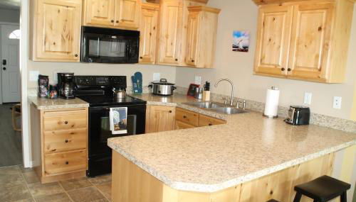 3 queen beds, 1 twin bed, 2 rooms, 1 and a half bath, self check-in, flexcation equipped - Foto 5