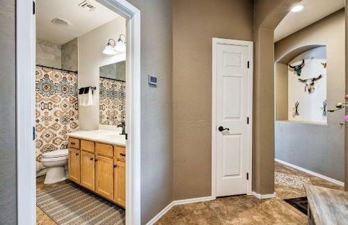 Family Home with Pool, BBQ and Fire Pit in Goodyear - Foto 15