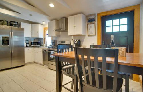 1 Mi to Ferry Terminal Oak Bluffs Family Retreat! - Foto 3