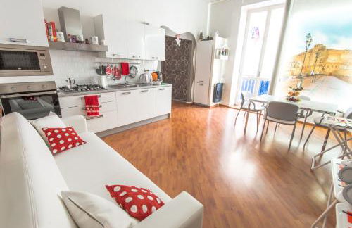 La cartolina di Napoli free parking for small cars only - Foto 13