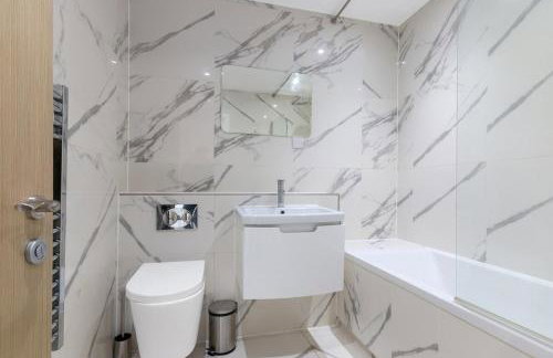 CR2-Gated Apartment with Secure Parking-Ideal for Contractors - Foto 5