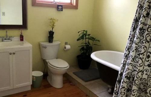 Cozy Cabin near Lake Ontario Ideal for a Family Retreat - Photo 23