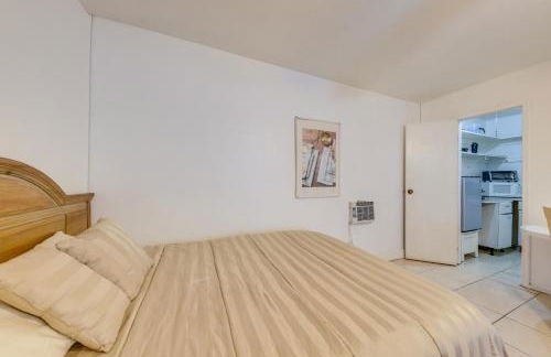 8 Mi to Beach! Miramar Guest Suite with Pool Access - Photo 11