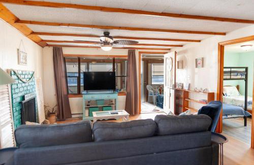 Dog-Friendly Cottage with Backyard & Beach Vibes! - Foto 25