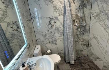 Minstead Houses 5 Bedroom Large House inc 3 Twin Rooms B24 just off M6-J6 Free Parking Driveway 2 Showers Bath 2 WCs Fast Wi-Fi Garden Airport NEC Contractor HS2 Teams Weekly Stays Welcomed Best-in-Class - Foto 20