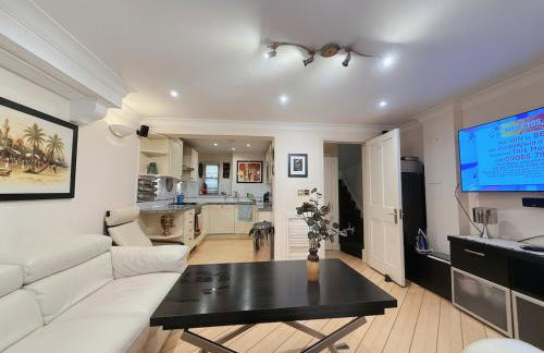 Elegant 4-Story Townhouse Near Victoria Station - Foto 24