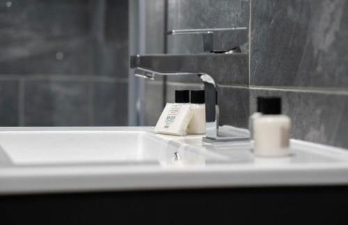 Adam Court Apartments - PE1 - Contractor Friendly - Choice of Studios or 1 Bed Apartments - Free Parking - Sofa Beds - Sky TV - Full Kitchen - Washer Dryer - WiFi - Foto 28