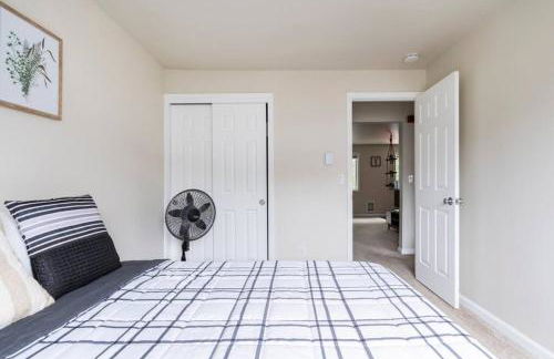 Spacious Kenmore Apartment- King Bed, Queen Bed, Fast Wifi - Foto 14