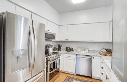 Walk to Lake Michigan - South Haven Condo! - Foto 9