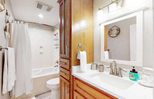 Lanai Village Condo with Pool and Tennis! Dog Friendly - Foto 16