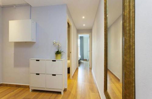 Bright & Spacious Family Flat in Central Barcelona - Foto 15