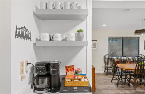 Resort Getaway - Golf, BMX trail, Hot Tub & Arcade! - Foto 66