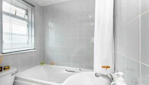 Spacious en-suite in a 5-Bedroom House at Hanwell (2nd Floor) - Foto 5