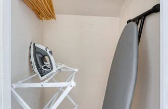 Elegant NW Portland Suites - Central Walkable Stay - Photo 13