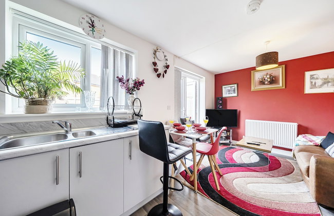 Cozy 4 Bedroom Home in Walsall, Free Parking, EVC, WIFI, 30 days 10 percent off - Foto 28