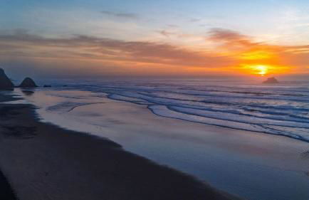 Half Block to Beach w/ Oceanview, Patio + Balcony The Shore Pine by Avantstay - Foto 84