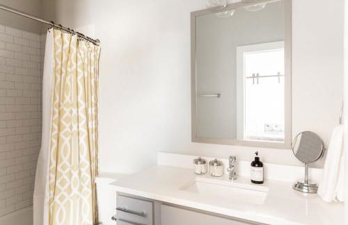 STAR Retreat Townhome with Garage 3 miles to Downtown - Foto 43