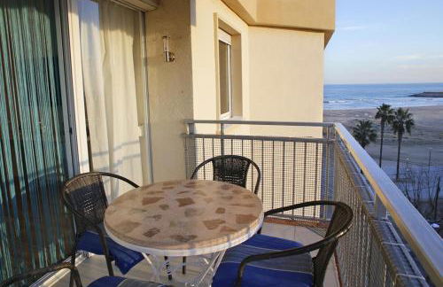 At151 Flat with Airco,building in front of the beach - Foto 8