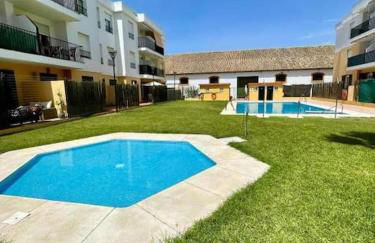 La Bodega del Mar - Luminoso y céntrico apto con piscina en verano y parking - Foto 16