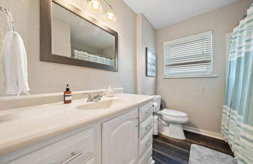 Large South Houston gem with covered patio seating - Foto 18