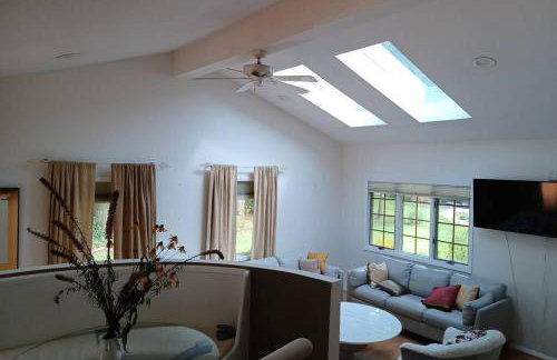 Cozy 4BR 3BA Home- Train to NYC, USOpen, CitiField Mets, MSG, Walk to Harbor & Golf - Photo 17