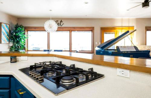 Great Falls Luxe Haven 4BR Gym Office and Hot Tub - Foto 17