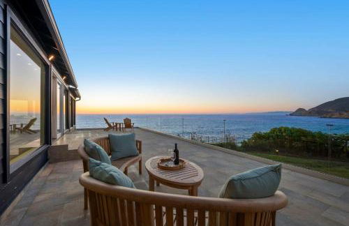 Distinguished Oceanfront Point Estate with Iconic Beach Mountain Vistas - Foto 29