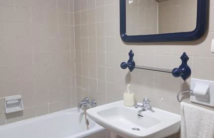 Two-bedroom apartment, central location, with terrace, WiFi, and metro nearby - Photo 16