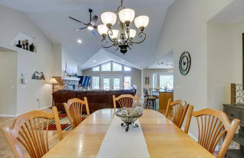 White Swan Lake Home Near Hiking and Snowmobiling! - Foto 6